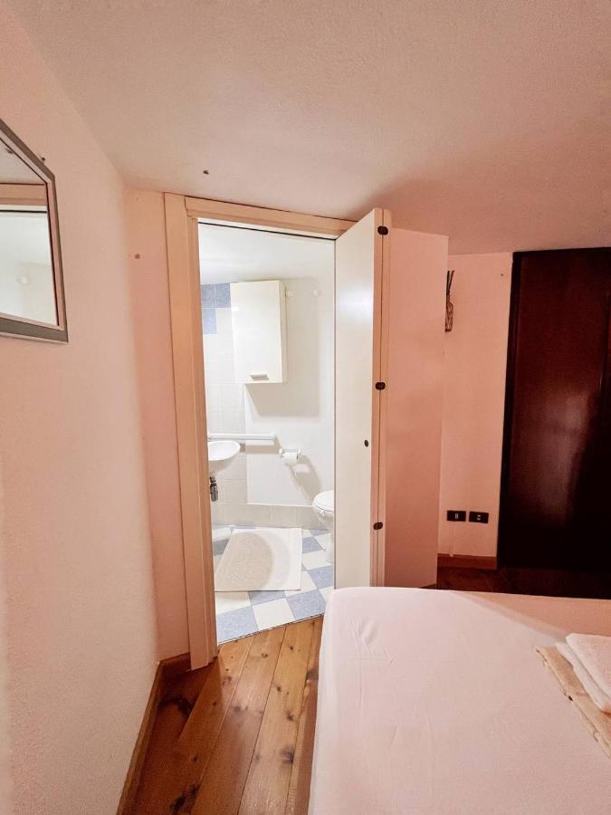 Domus Myoho Apartment Cagliari Bagian luar foto