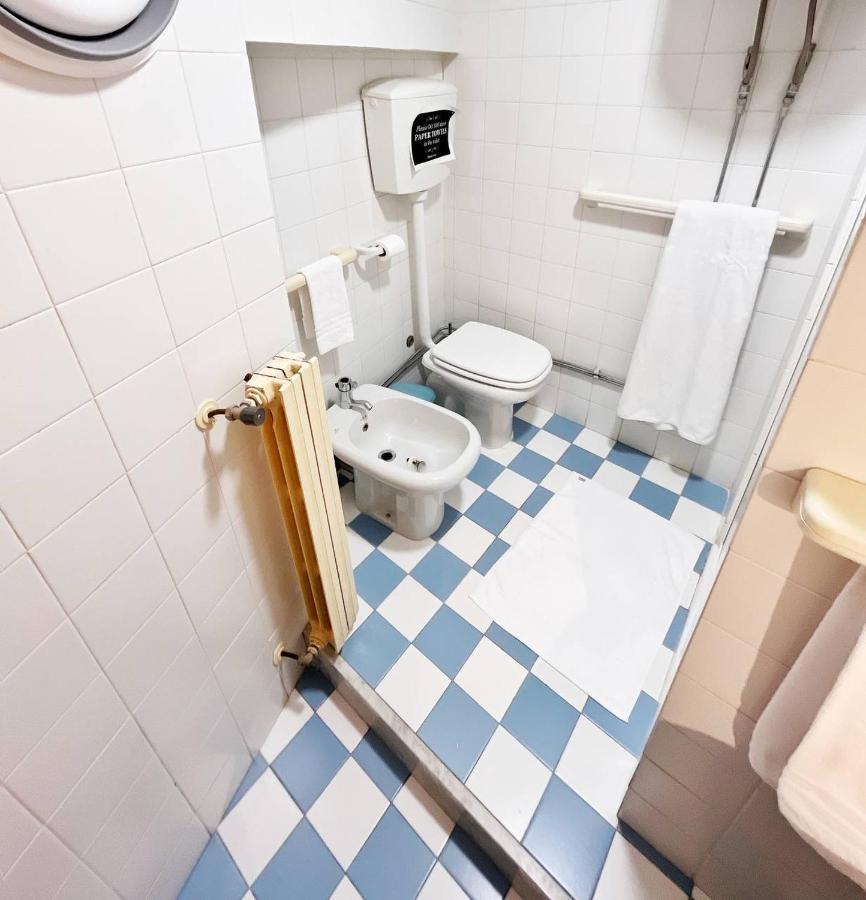 Domus Myoho Apartment Cagliari Bagian luar foto