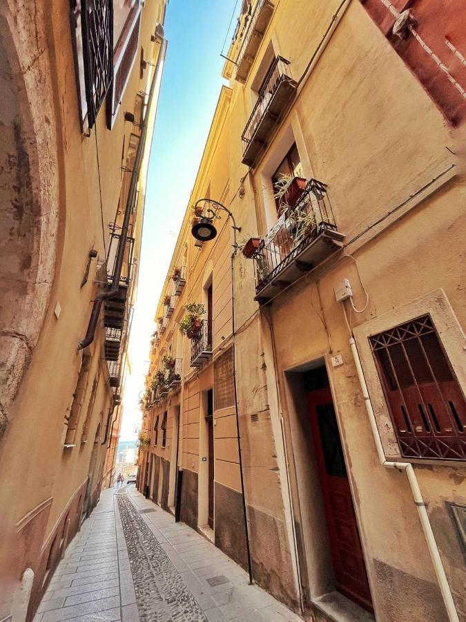 Domus Myoho Apartment Cagliari Bagian luar foto