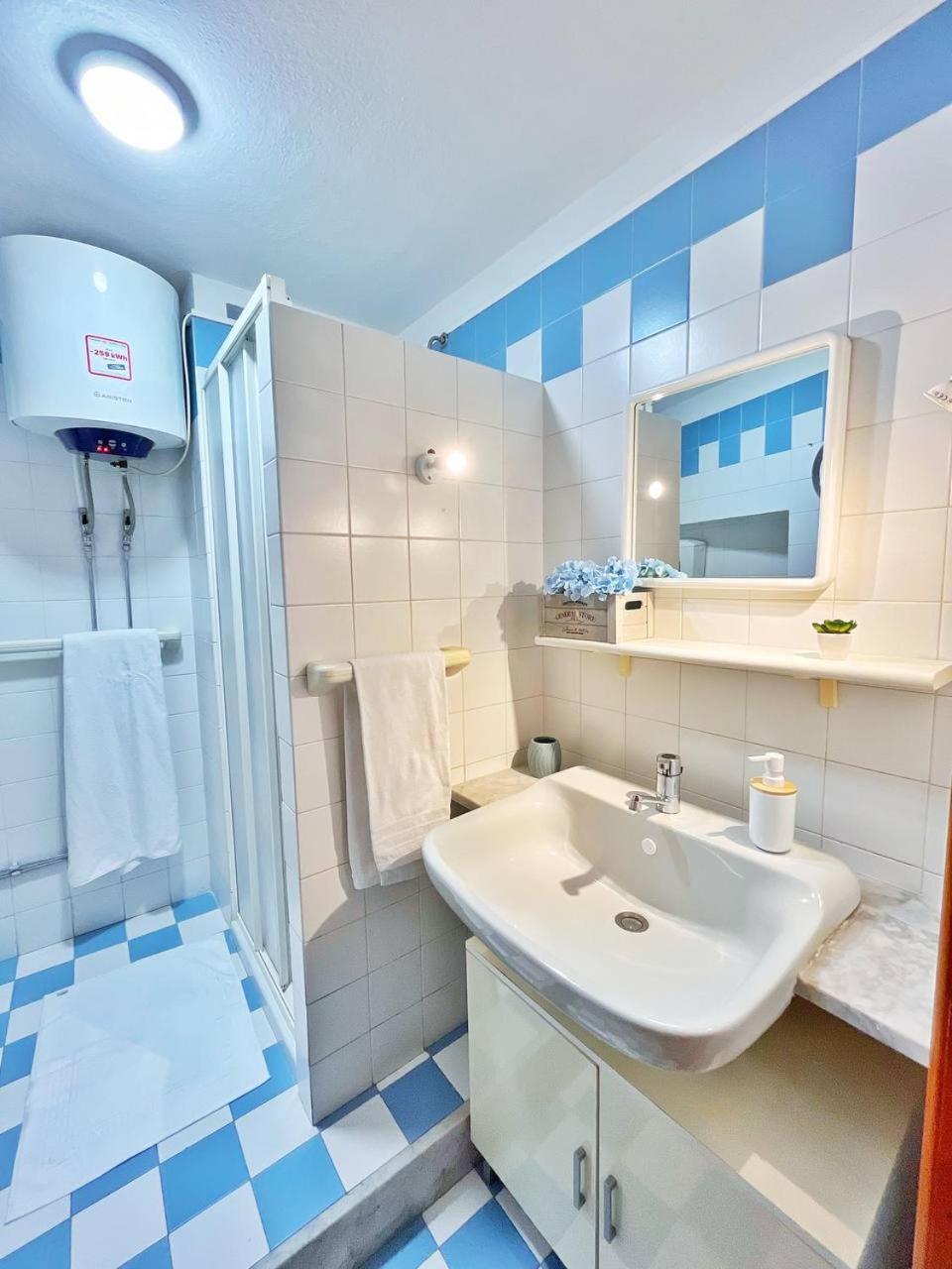 Domus Myoho Apartment Cagliari Bagian luar foto